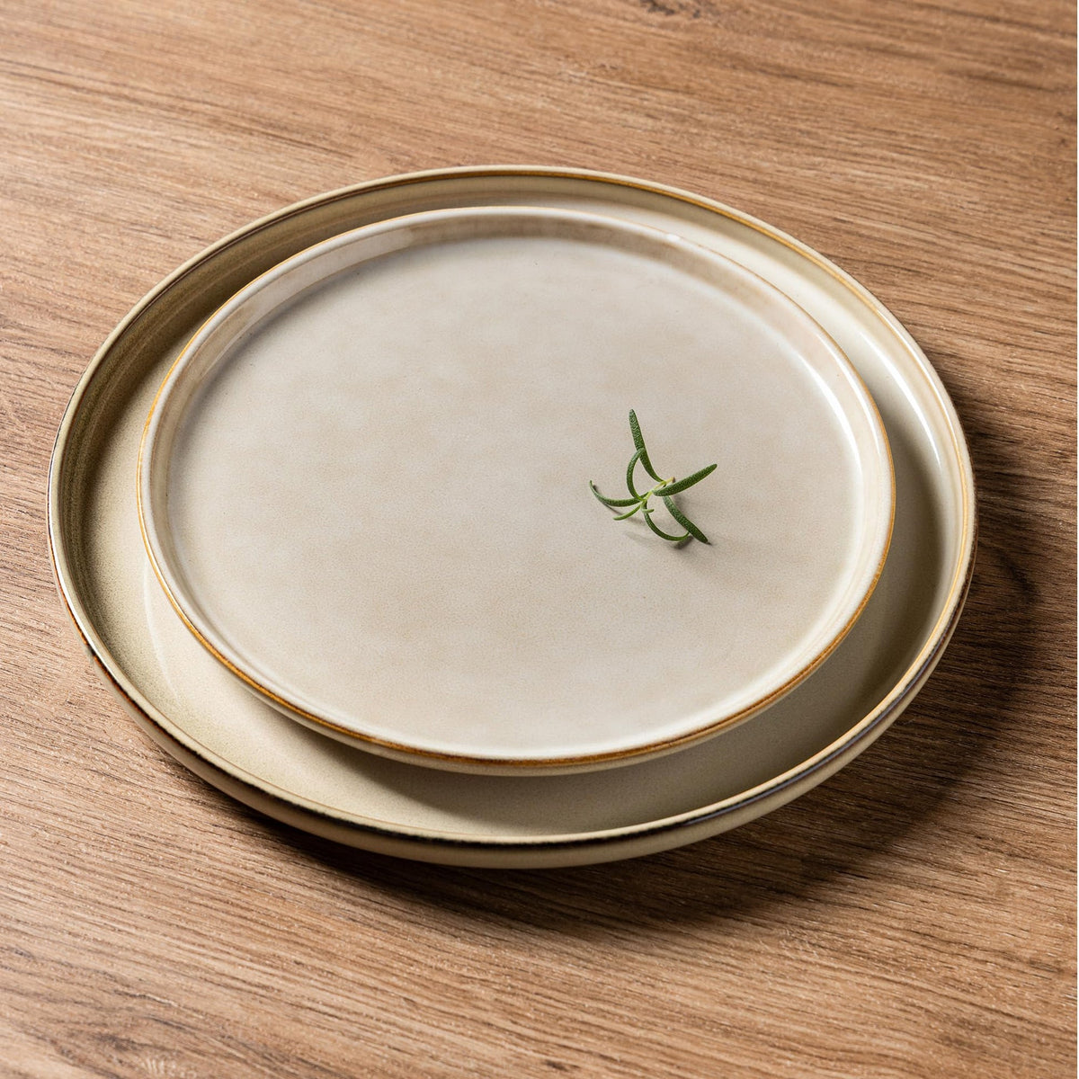 VesCare Stoneware Dinnerware Set – Reactive Glaze, Service for 8